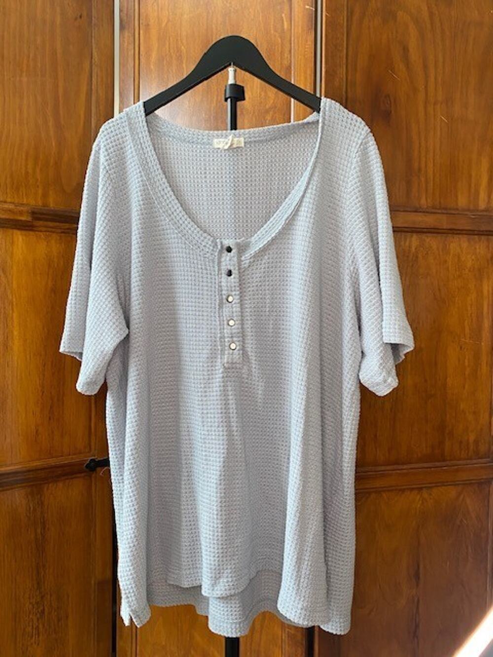 Festi Size 3 Light Gray Waffle Knit Henley Top Snap Button Long Sleeve Women's